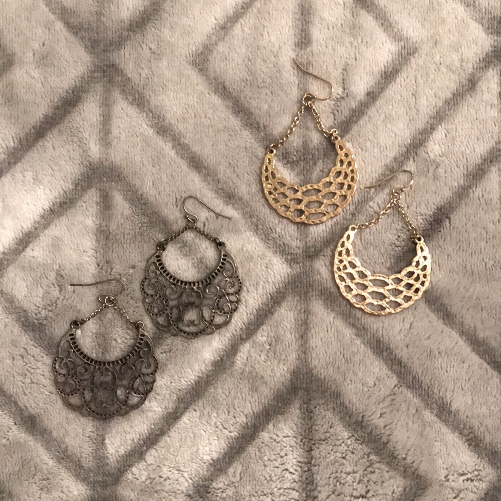 2 pair Claire’s earrings